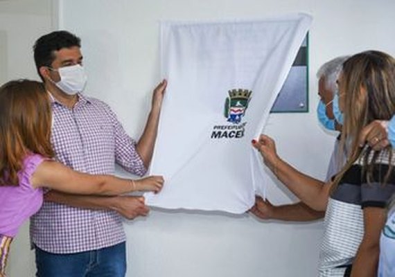 Prefeito Rui Palmeira entrega nova pediatria do PAM Salgadinho