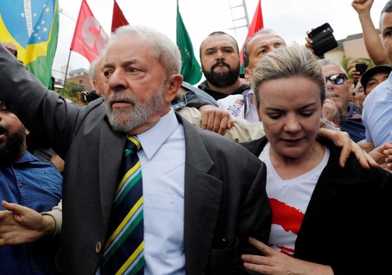 Lula defende Gleisi Hoffmann e reafirma que é candidato