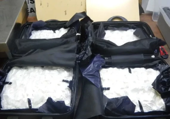 PF prende mulheres tentando embarcar para França com 16 kg de cocaína