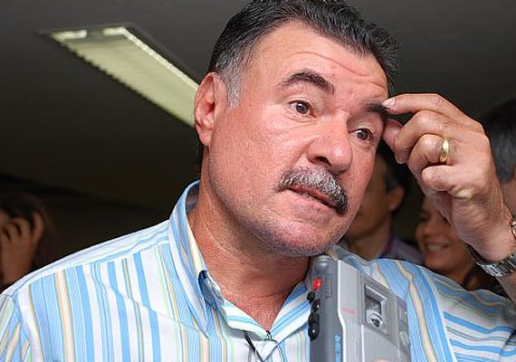 Aumentam especulações sobre desistência de Almeida