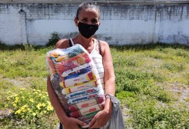 Entrega de cestas básicas em Maceió gera novos tumultos de beneficiários fora do grupo prioritário