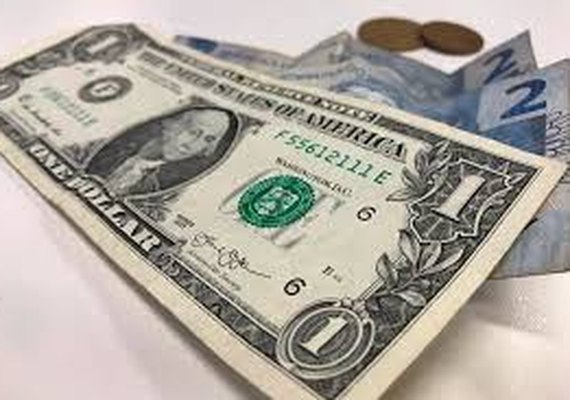 Dólar opera em queda, vendido perto de R$ 5,22 e bolsa dispara 5%