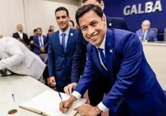 Rodrigo abre mão do maior instrumento de poder: a caneta de prefeito