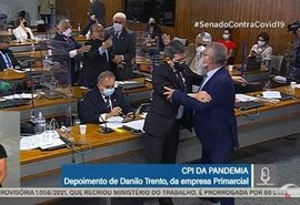 Renan e governista trocam insultos em confusão na CPI: 'vai pros quintos', 'vagabundo'