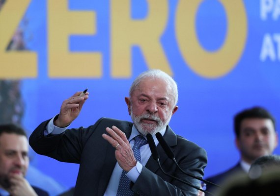 Lula sanciona isenção do IR para quem recebe até R$ 5 mil e defende redução