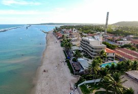 Turistas e alagoanos lotam a Barra de São Miguel