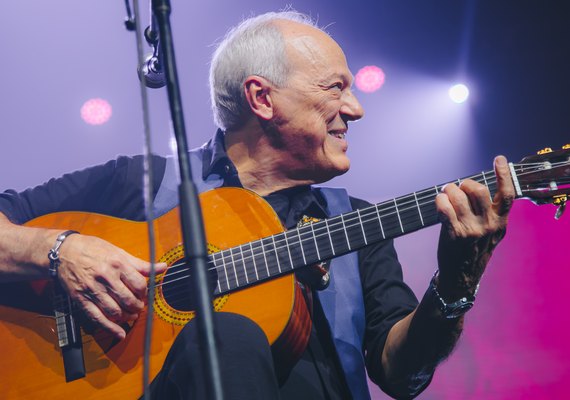 Ícone da MPB, Toquinho celebra 60 anos de carreira e apresenta o último show do ano em Maceió