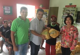 Prefeitura de União entrega cestas básicas para catadores