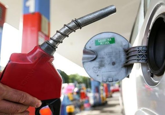 Gasolina fecha com valor médio a R$ 4,89 em Maceió