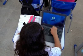 Internet já conecta mais de mil escolas públicas em Alagoas; meta é universalizar acesso até 2026