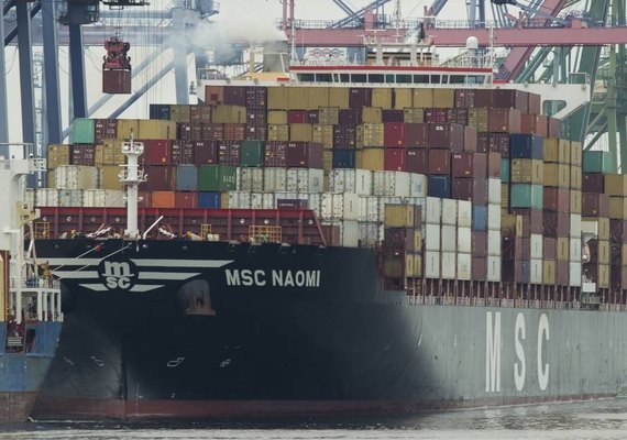 Após queda do PIB, governo quer incentivar exportações