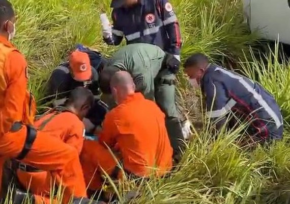 Motorista é resgatado de helicóptero após capotamento em Messias