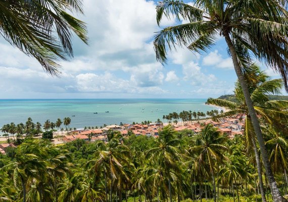 Praias de Alagoas estampam capa de revista argentina