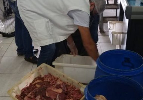 Vigilância Sanitária apreende 300kg de carne estragada no Benedito Bentes