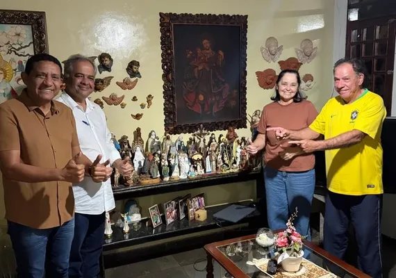 França e Ana Adelaide selam apoio a Júlio Cezar e Silvio Camelo