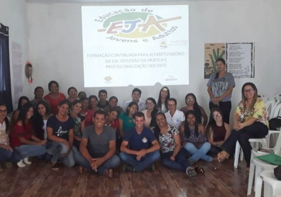 Grupo de Estudos leva formação continuada para alfabetizadores
