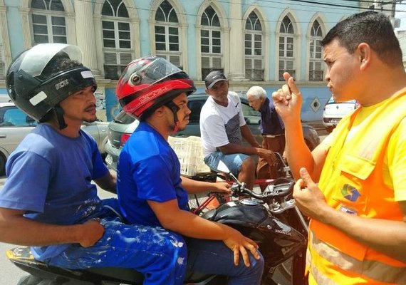 Blitz educativa é realizada no Centro de Maceió