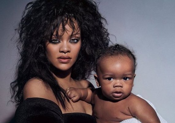 Rihanna fala sobre maternidade e posa pela primeira vez com filho para revista; confira fotos