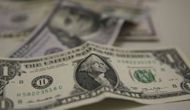 Dólar cai quase 1% e é vendido perto de R$ 5,47