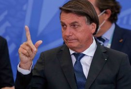 Bolsonaro diz não se sentir pressionado com atraso na vacinação