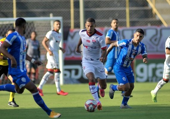 Com um a menos, CSA vence o Vitória pela Série B do Brasileirão