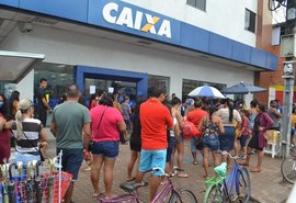 Auxílio Brasil: mais de 1 milhão de famílias estavam na fila de espera em fevereiro