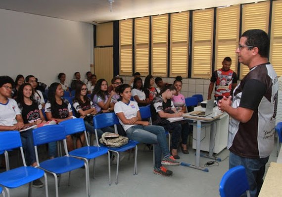 Ufal oferece 300 vagas para curso Pré-Enem Comunitário