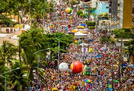 Maceioenses e turistas se despedem do Carnaval 2020