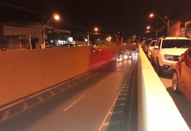 Setembro Vermelho: viadutos recebem iluminação especial