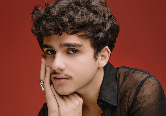 Caike Souza apresenta show da turnê de lançamento de novo álbum em Maceió