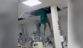 VÍDEO: paciente tenta fugir de hospital pelos dutos de ventilação e cai do teto em CTI