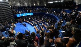 Senadores tomam posse no Plenário