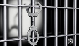 Motociclista é preso em Maceió com drogas escondidas e mandado em aberto