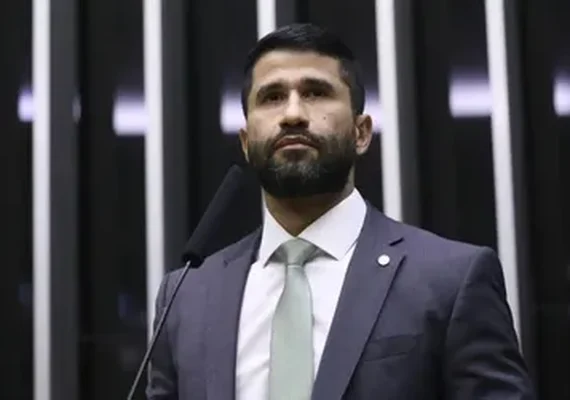 Fábio Costa cobra Rodrigo Cunha em denúncia contra secretária de Saúde