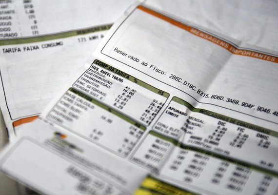 Aneel mantém bandeira vermelha e conta de luz segue mais cara em novembro