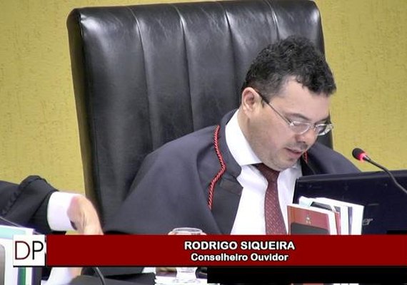 Satuba ultrapassa gastos com pessoal e TCE-AL manda reduzir despesas