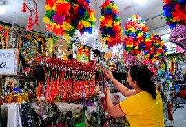 Saco de confete e tiaras se tornam os vilões na hora das compras de carnaval