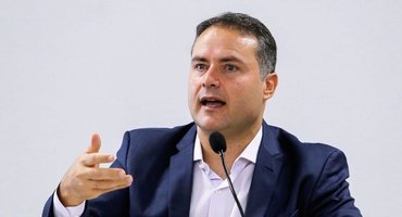 Renan Filho lidera enquanto nova pesquisa pro JHC lembra 'salto mágico' da sondagem TDL