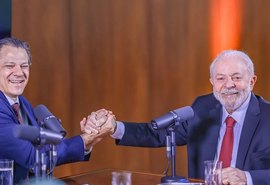 Alta do PIB encaminha Brasil para ser 8ª economia do mundo. 'No rumo certo', diz Lula