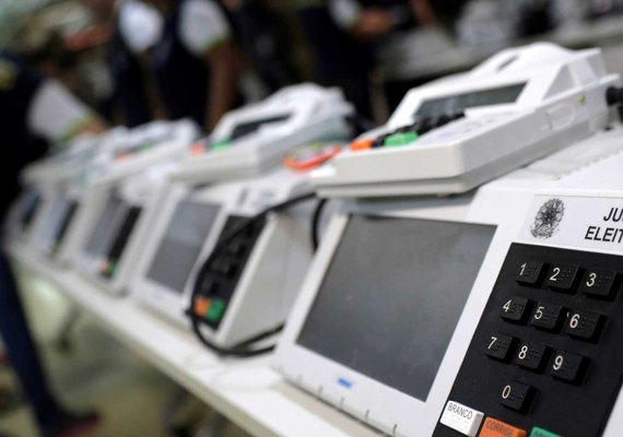 TSE manda retirar 55 links em que Bolsonaro fala de fraude em urnas