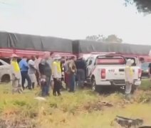 PM fica ferida após carro bater em viatura em Rio Largo