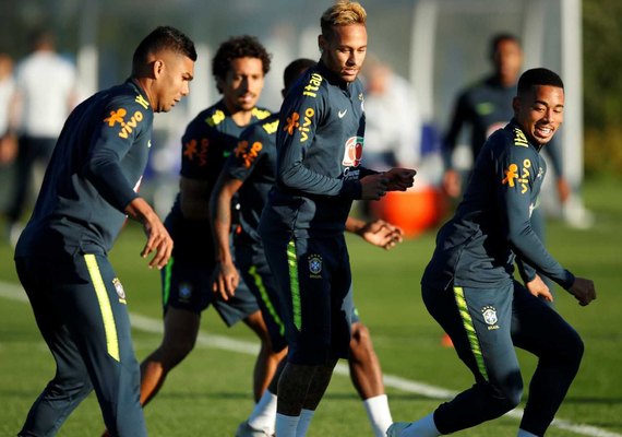 Tite esboça seleção com retornos de Renato Augusto e Gabriel Jesus