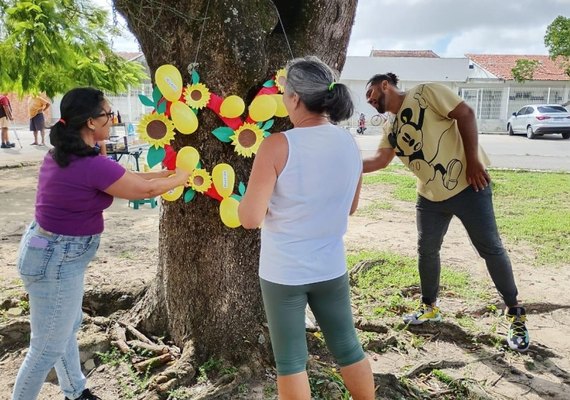 Mulheres participam de dinâmica sobre saúde mental em Maceió