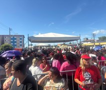 Público chega a Santa Amélia para ver o presidente Lula, em Maceió