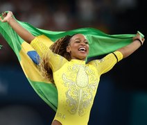 Rebeca é ouro no solo e se torna a maior medalhista olímpica do Brasil