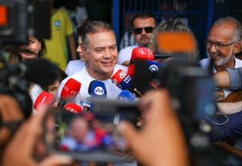 Renan Filho vota em Maceió e diz que está preparado para fazer o melhor governo de sua vida