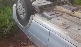 Idoso é prensado pelo próprio carro e resgatado por moradores em Igaci