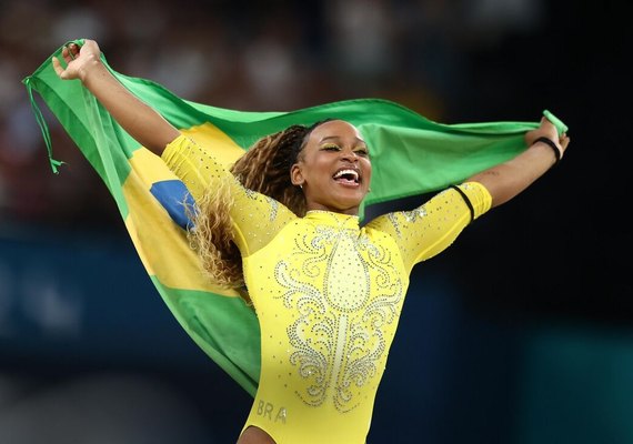 Rebeca é ouro no solo e se torna a maior medalhista olímpica do Brasil