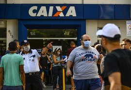 Caixa paga auxílio nesta sexta para nascidos em março