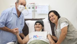 Antes de passar por cirurgia, paciente internada há um mês no HMA recebe visita surpresa do marido